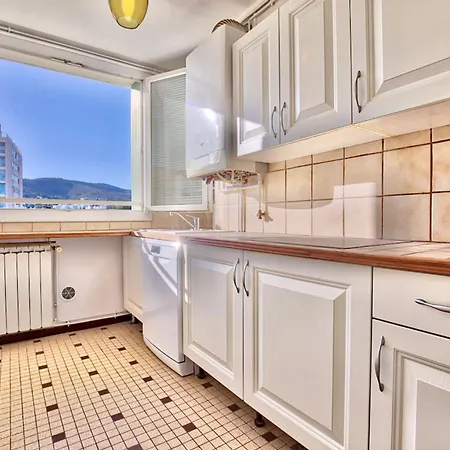 Apartman Nest With Balcony Close To The